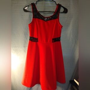 Hypnotik Material Girl Elegant Red Lace-Trimmed Dress